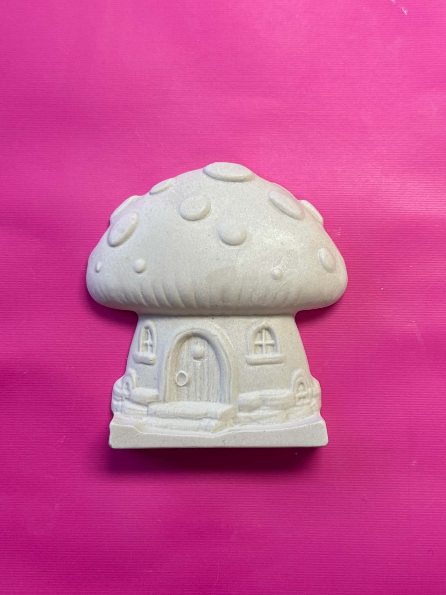 MUSHROOM HOUSE KIT