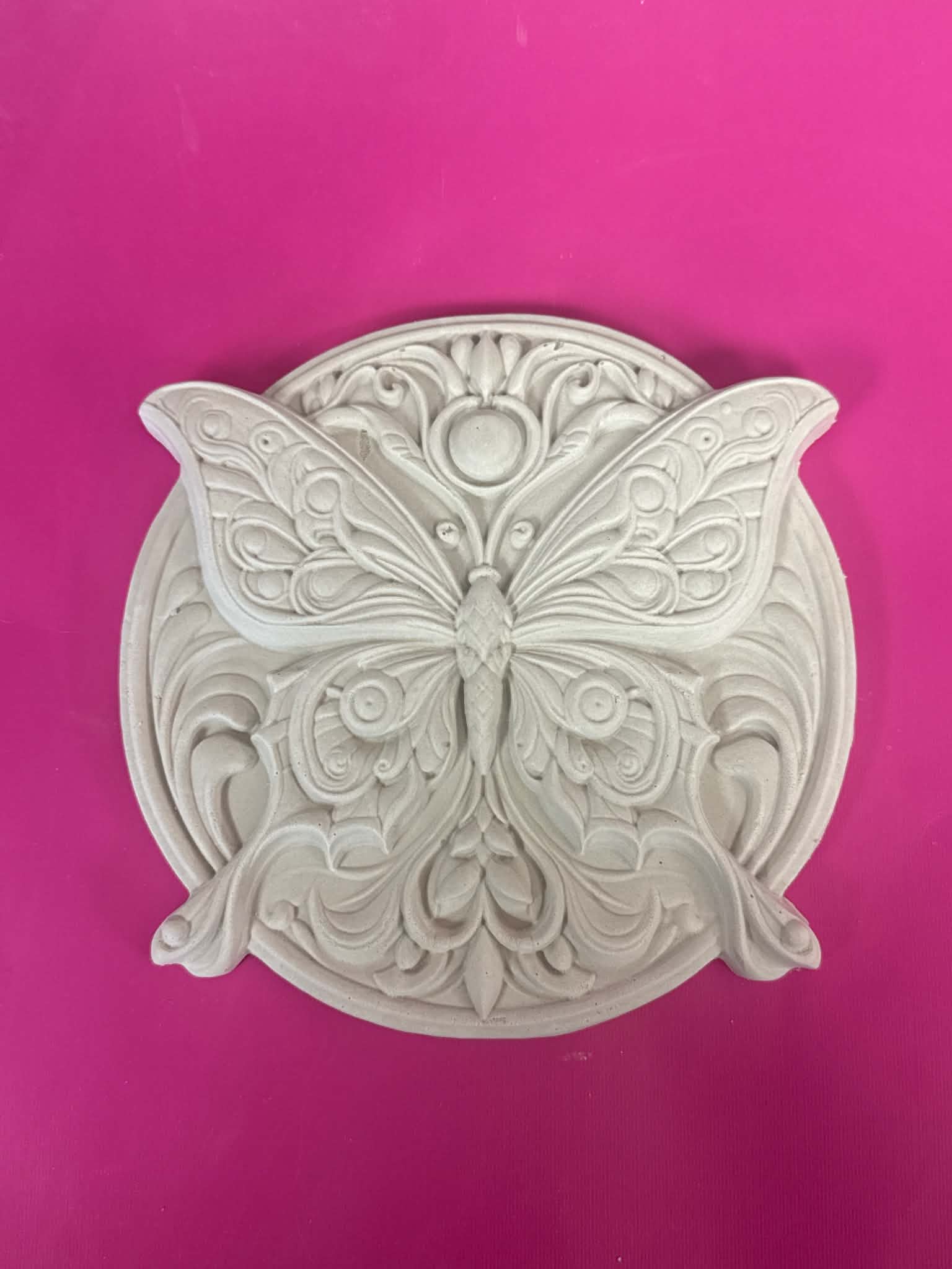 LARGE BUTTERFLY PLAQUE WITH PAINTABLE EASEL KIT